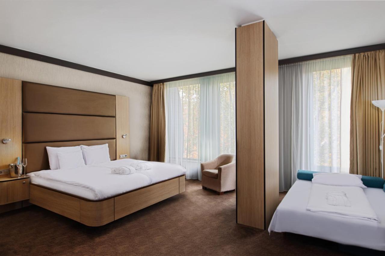 Portobello Wellness & Yacht Hotel Esztergom Exterior photo